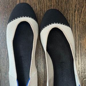 Like New Rothy Flats Size 7 - Cream and Black